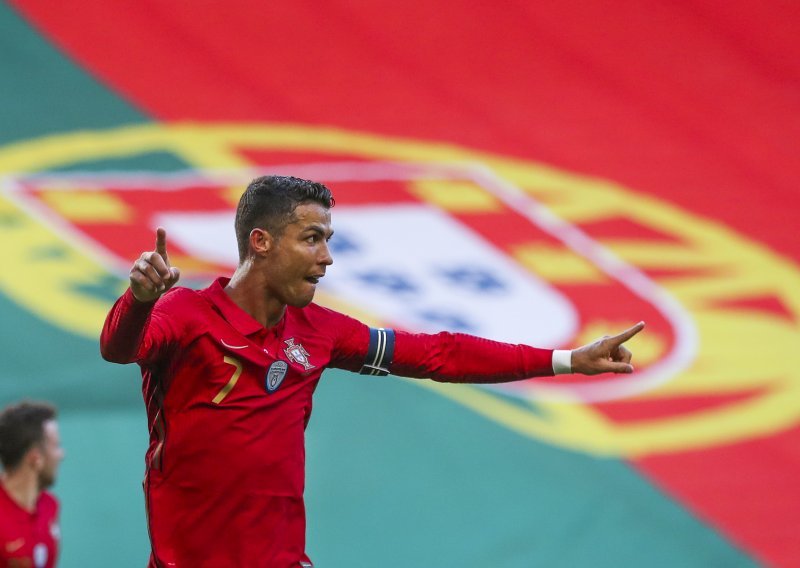 Cristiano Ronaldo radi ono što najbolje zna - postavlja rekorde; u prvoj sekundi utakmice, Portugalac je došao do novog pothvata