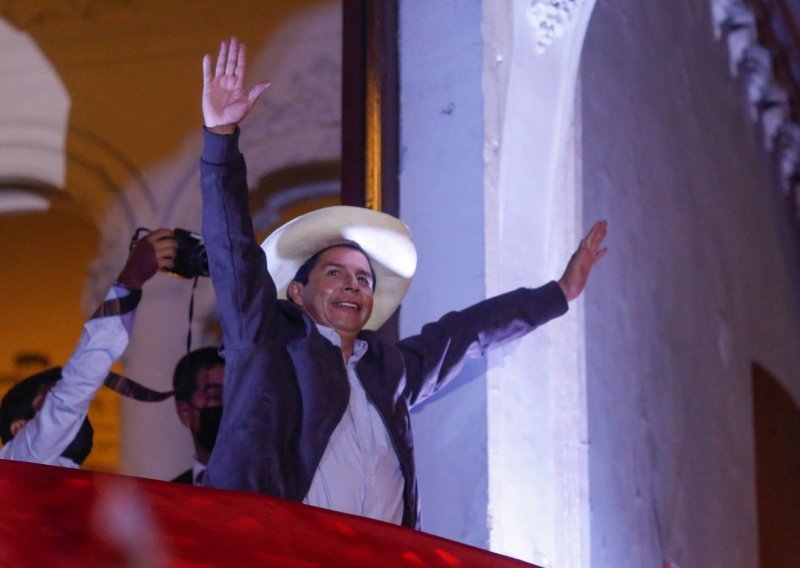 Peruanski socijalistički predsjednički kandidat Castillo proglasio izbornu pobjedu, službeni rezultati još se čekaju