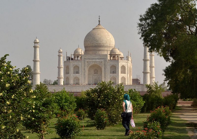 Monumentalni Taj Mahal ponovno otvoren za turiste, Indija ublažava mjere