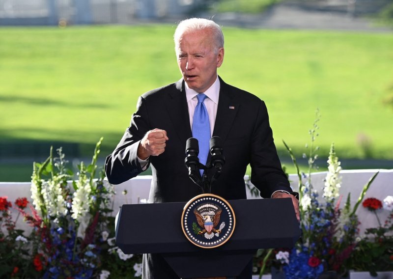 [FOTO/VIDEO] Biden poručio da je Putinu dao do znanja preko kojih stvari neće prijeći, iziritirala ga i pitanja novinara: 'Ako ne razmijete, onda radite krivi posao!'