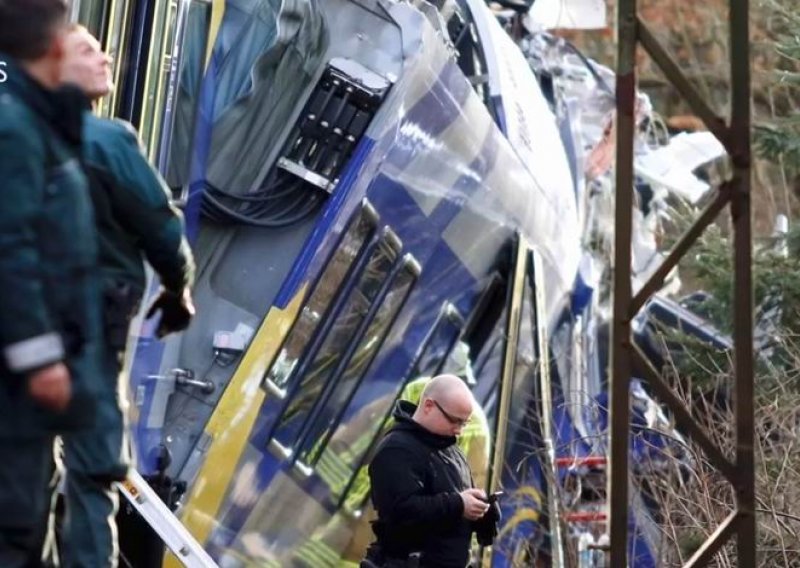 Tragična željeznička nesreća u Njemačkoj - najmanje 10 poginulih