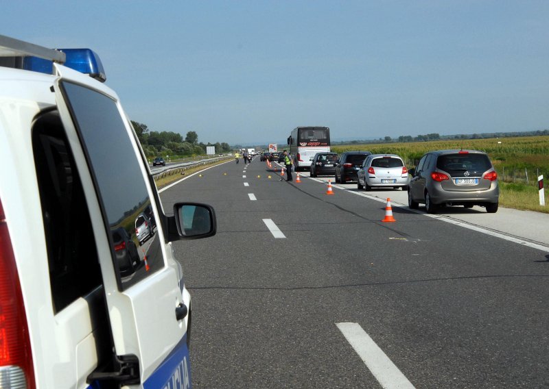 Policija na autocesti Zagreb - Lipovac ulovila muškarca koji je vozio čak 245 km/h te nekoliko njih koji su potegnuli 'samo' 200