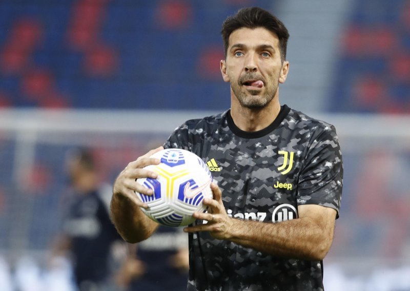 Superman se vratio! Pogledajte kako je Parma predstavila Gianluigi Buffona, a procurila su i dva uvjeta na kojima je inzistirao talijanski vratar