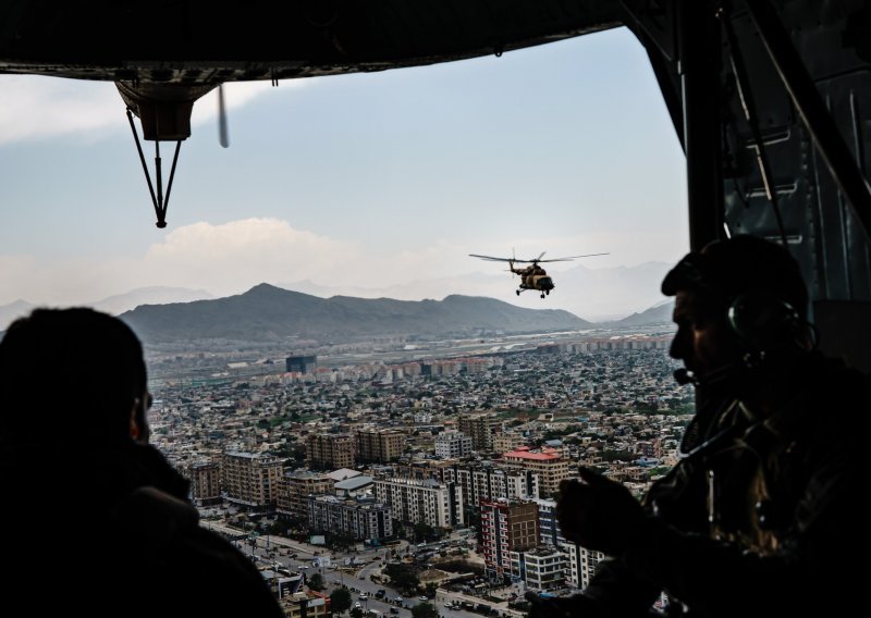 Dok talibani nezadrživo napreduju sve više ljudi bježi iz Afganistana