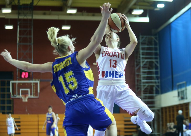 Težak poraz hrvatskih košarkašica na startu Eurobasketa; jake Francuskinje su slavile s čak 42 koša razlike...