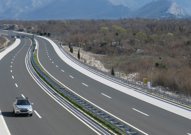 Na autocestama se gradi pet novih čvorova, pripremaju se i proširenja, a ukupna investicija premašuje 800 milijuna kuna
