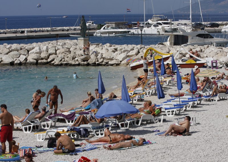 Sedam krađa na plažama u Baški, Jadranovu i Selcu