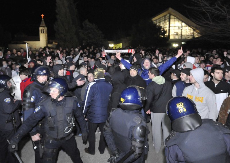 Torcida okupirala Poljud: Upravu će birati narod!