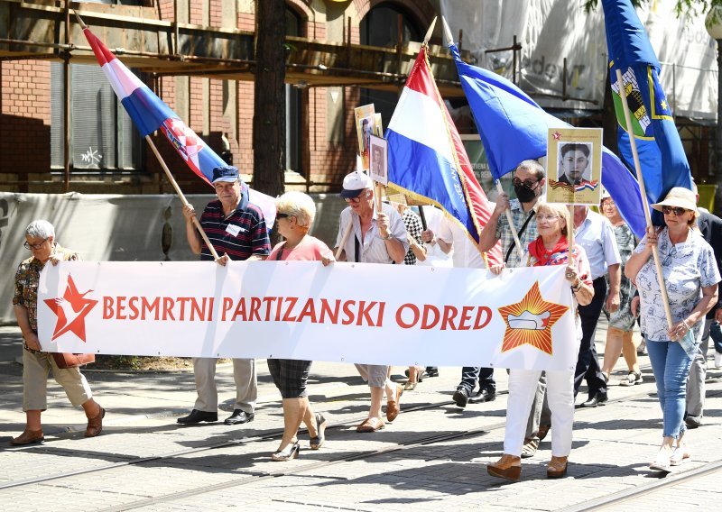 Održan mimohod 'Besmrtni partizanski odred', antifašisti tražili povratak Titov u Zagreb
