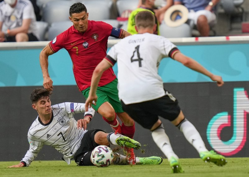 [FOTO] Njemačka u ljepotici Eura velikim preokretom pobijedila Portugal; Ronaldo je već u 15. minuti šokirao 'elf', a onda su si Portugalci zabili dva autogola u samo četiri minute...