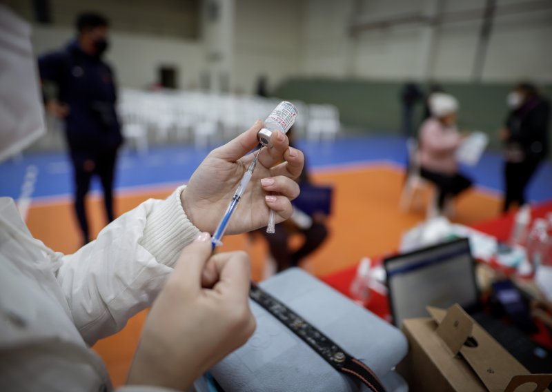 Medicinska sestra u Doboju greškom cijepila osam osoba cjepivom protiv sezonske gripe