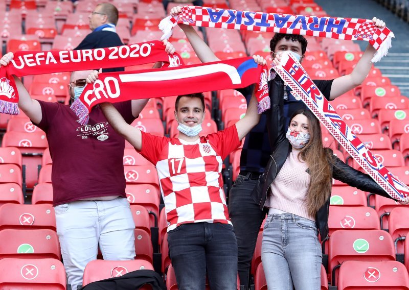 [VIDEO/FOTO] Hrvatskih navijača nikad nije bilo manje na tako važnoj utakmici; evo koliko ih je uspjelo doći u Glasgow i koliko je ukupno ljudi stiglo na stadion