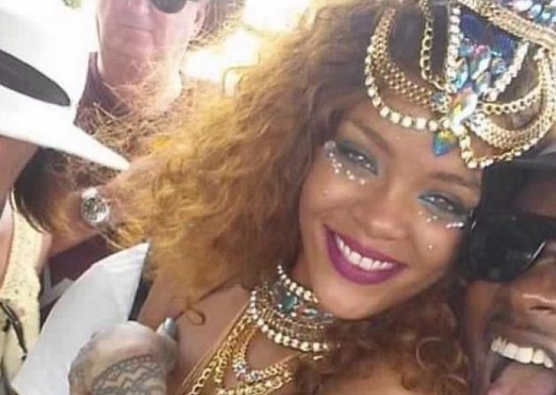 Evo kako se Rihanna provodi na Barbadosu