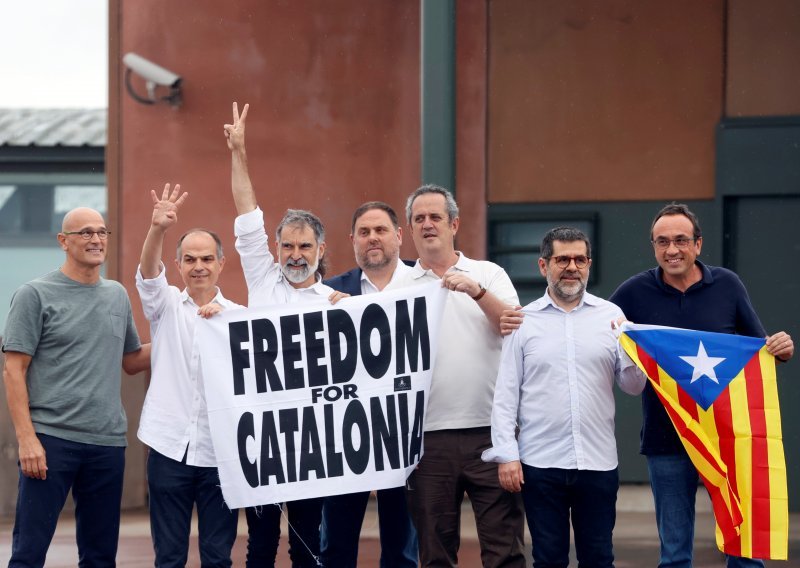 Pomilovani katalonski separatisti izašli iz zatvora, Madrid upozorava: Ovo nije korak prema referendumu