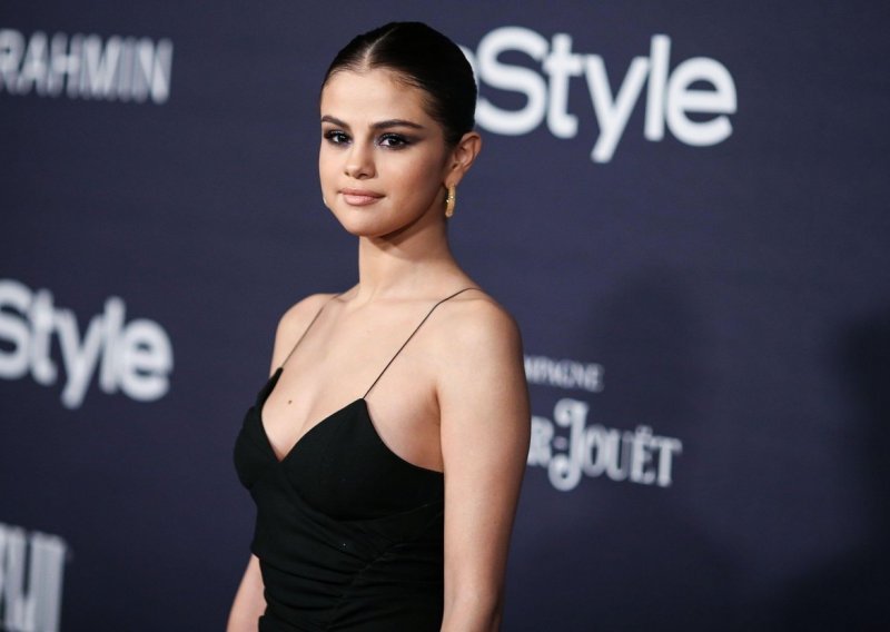 Selena Gomez progovorila o bivšim vezama i svaku proglasila 'prokletom'