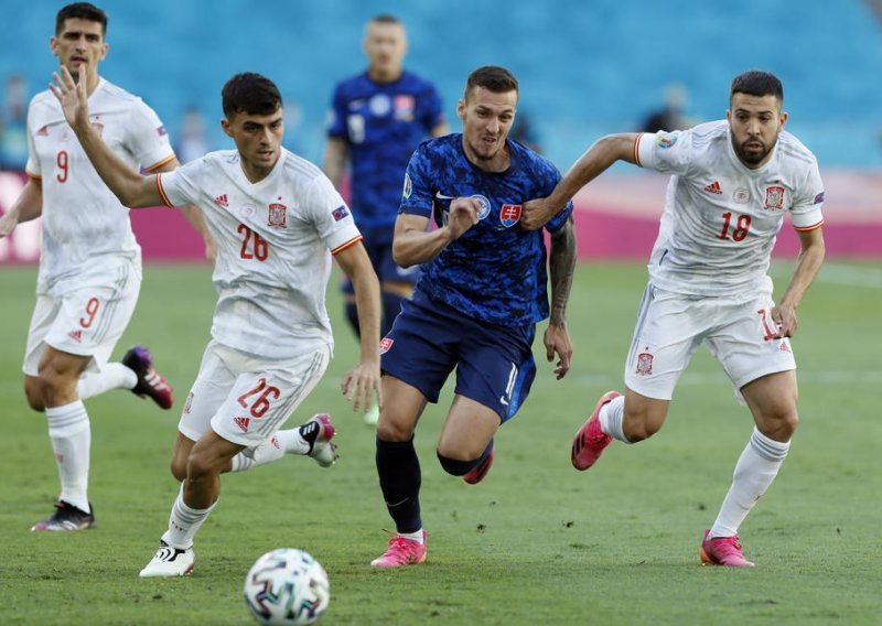 [FOTO] Hrvatska će u osmini finala igrati protiv Španjolske! 'Furija' je razbila Slovačku 5:0, a Šveđani u sudačkoj nadoknadi svladali Poljake 3:2