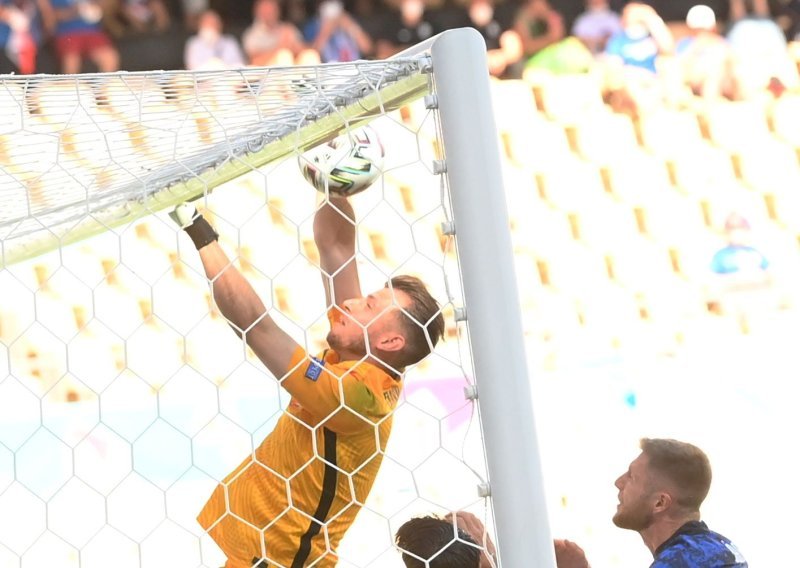 Nevjerojatan kiks slovačkog golmana Martina Dubravke, a koji itekako ima veze i s hrvatskom reprezentacijom