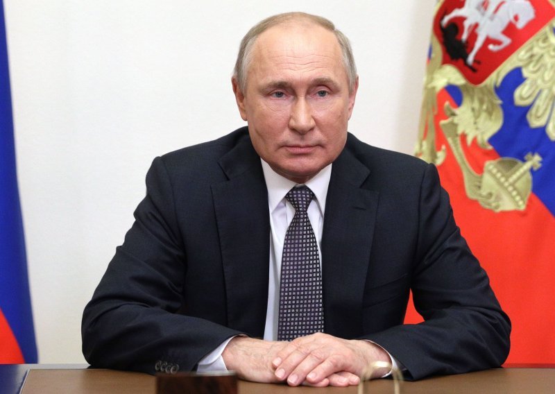 Kremlj žali što je EU protiv ideje samita s Putinom