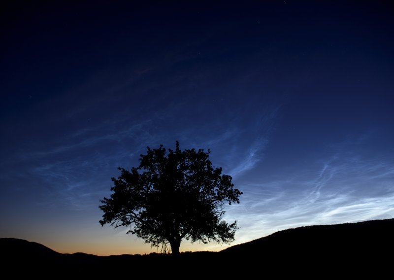 Na nebu iznad Hrvatske rijedak meteo fenomen - svjetleći oblaci. Jeste li ih vidjeli?