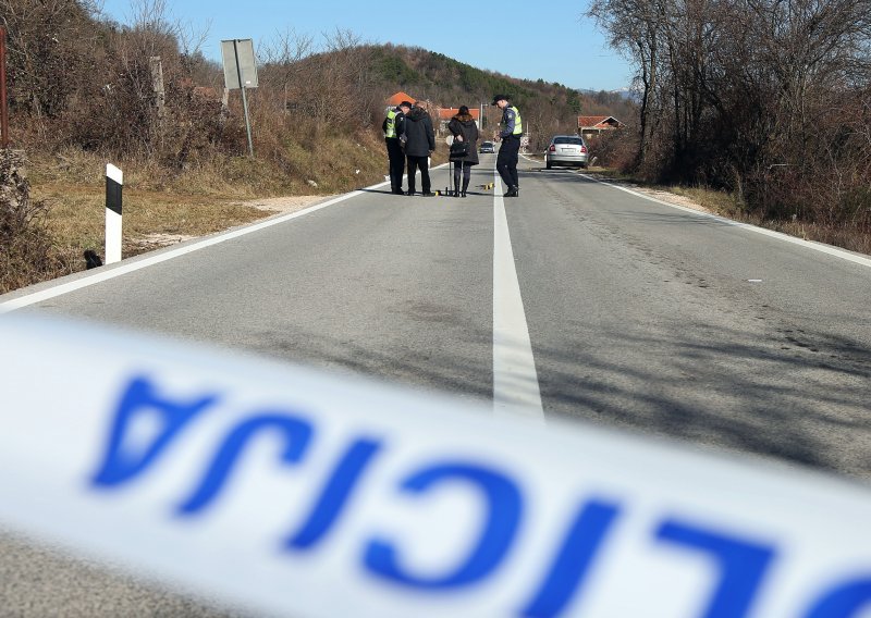 Tragedija na Velebitu: Automobil sletio s ceste u provaliju duboku osam metara, poginula suvozačica
