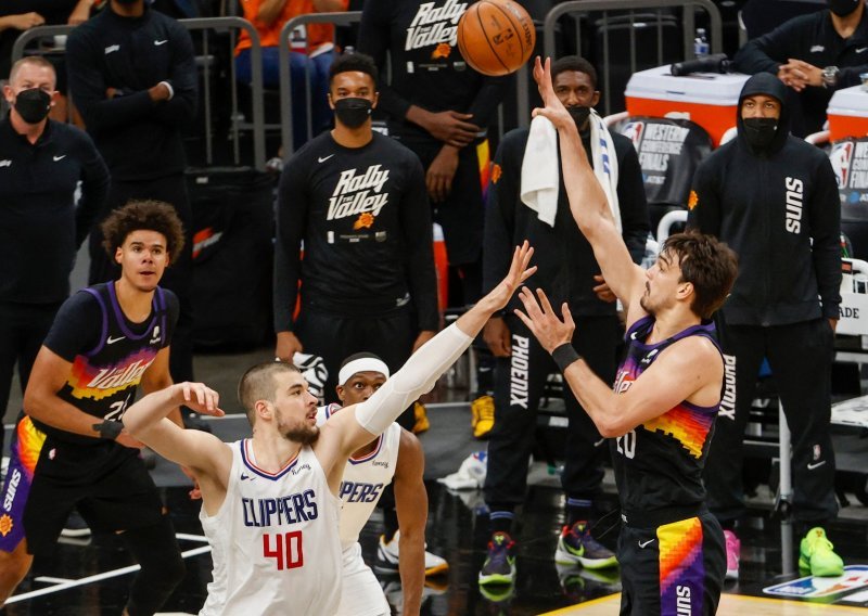 Dario Šarić i njegovi Phoenix Sunsi na korak do plasmana u veliki finale NBA lige; Ivica Zubac odigrao je još jednu 'double-double' utakmicu, ali to nije bilo dovoljno