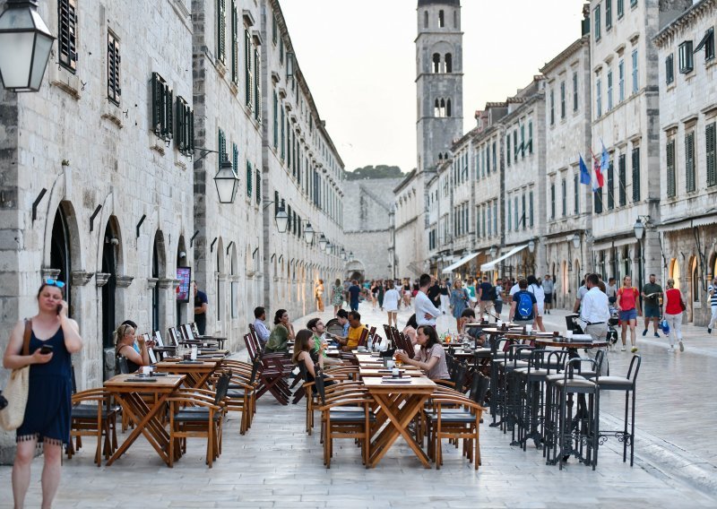 Turizmu nedostaje 5000 radnika, upitno otvaranje objekata: Dogodila se situacija za koju se ne može nikoga kriviti