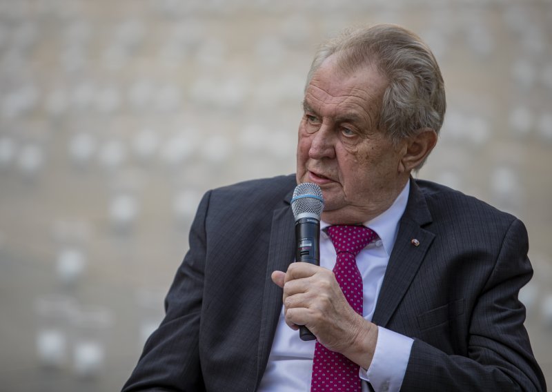 Češki predsjednik Miloš Zeman rekao da su za njega transrodne osobe 'odvratne'