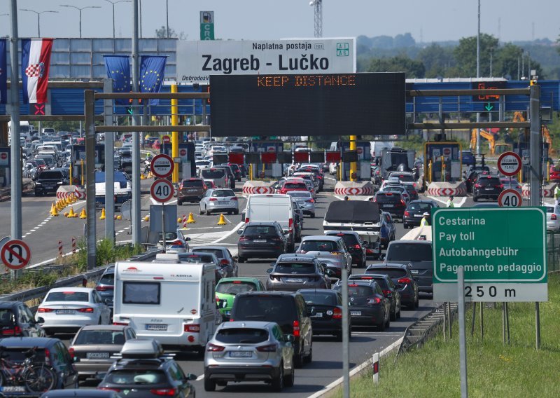 Promet na autocestama skoro na razini iz rekordne 2019. godine