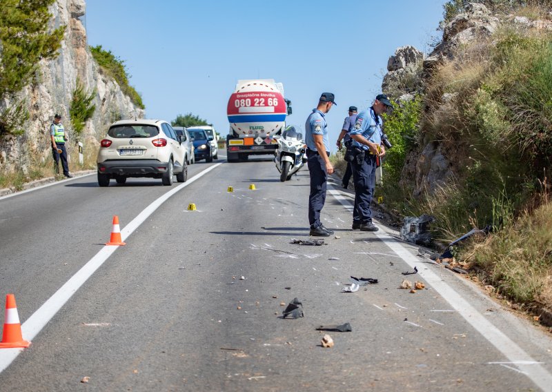Policija izvjestila o detaljima slijetanja automobila u provaliju duboku 30 metara kod Dubrovnika, vozačima slijedi i kazna