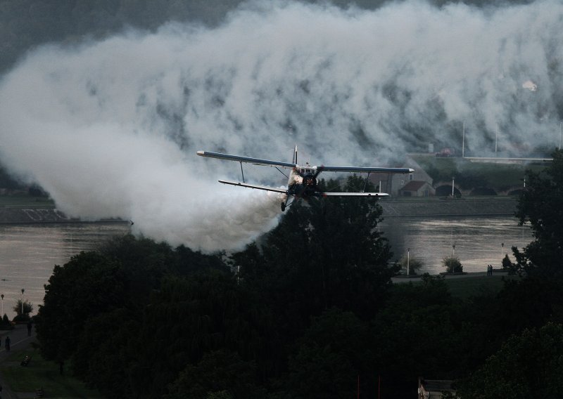 Osječki gradonačelnik: Za zaprašivanje komaraca samo jedan avion, jednomotorac