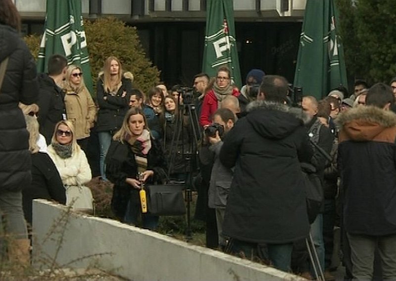 Veliki prosvjed liječnika ispred Kujundžićeva ministarstva
