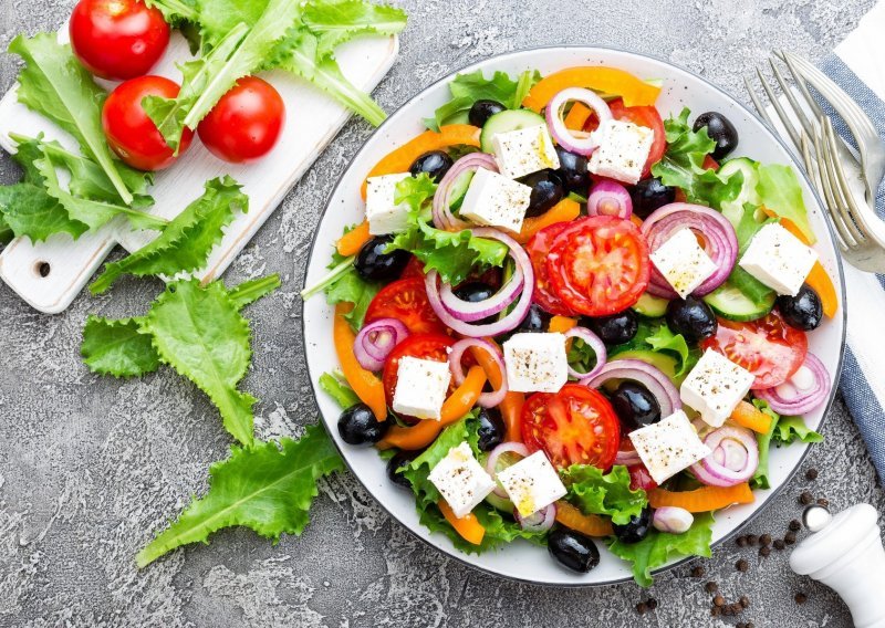 Najbolji recept za paklene vrućine: Ukusnu i osvježavajuću salatu možete jesti zasebno ili kao prilog, a gotova je u tren oka