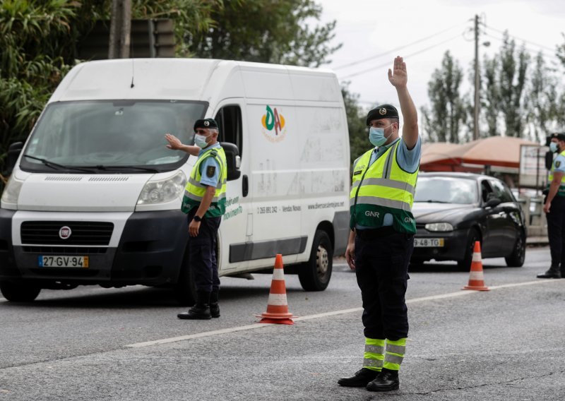 Portugal uveo policijski sat u nekim područjima, uključujući Lisabon i Porto