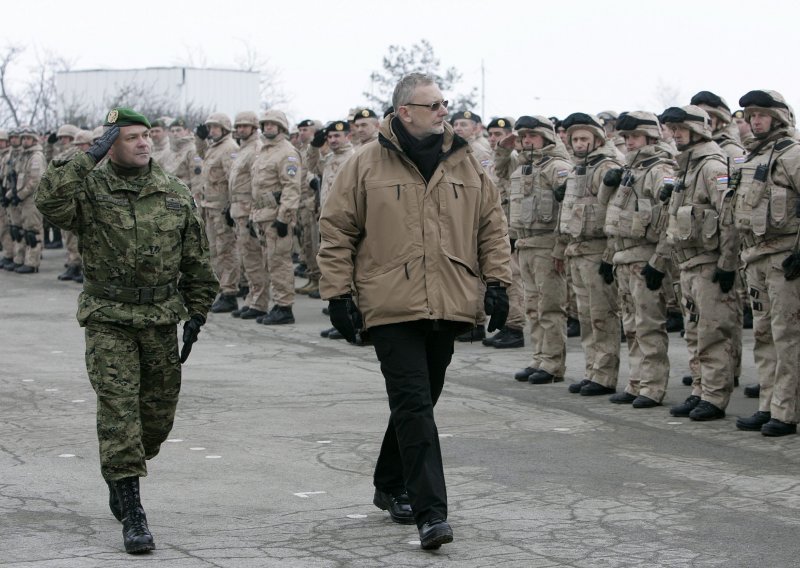 Božinović predstavio hrvatsku vojnu čizmu