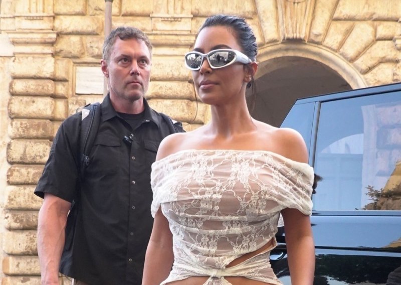 Samo ona može odjenuti ovako nešto: Bez brige, Kim Kardashian je, unatoč izazovnoj haljini, poštivala strogi vatikanski kodeks odijevanja