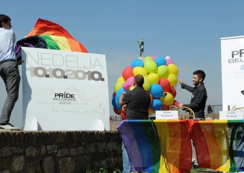 Tisuće se spremaju na 'razbijanje gay parade!'