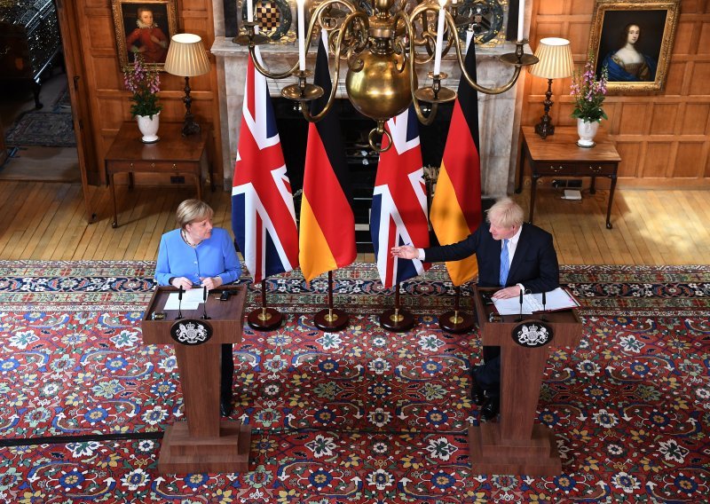 Johnson i Merkel razgovarali o restrikcijama za putovanja