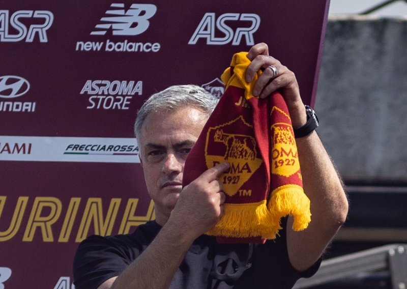 [FOTO] Počela je euforija, stigao je Jose Mourinho! Evo kako je Rim dočekao veličanstvenog Portugalca