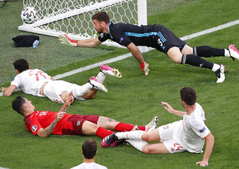 [FOTO] Španjolci su tek nakon velike drame i ruleta jedanaesteraca prošli u polufinale Eura; hrabri Švicarci su se sjajno držali s igračem manje, ali...