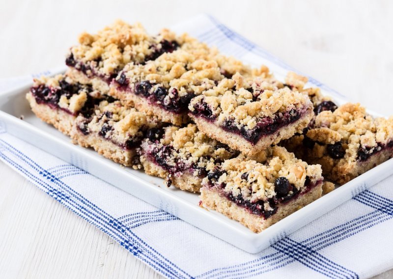 Kolač od borovnica koji će vam se toliko svidjeti da ćete ovaj recept znati napamet