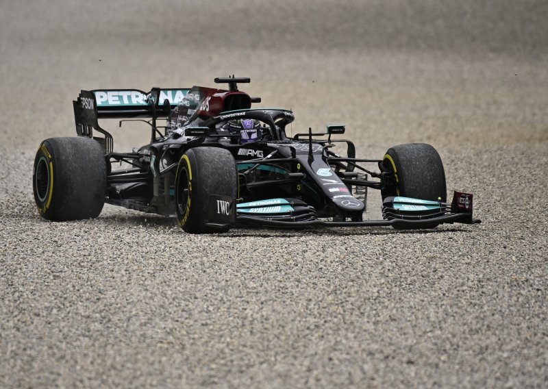 Bomba iz Formule 1! Lewis Hamilton vozit će još dvije godine u Mercedesu, a iznos koji će Britanac dobiti je nevjerojatan