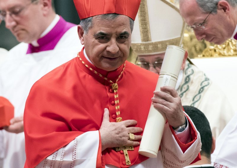 Pročišćavanje redova u Vatikanu: Zbog muljaže sa zgradom u luksuznom dijelu Londona sudit će se desetero ljudi, među optuženima i kardinal