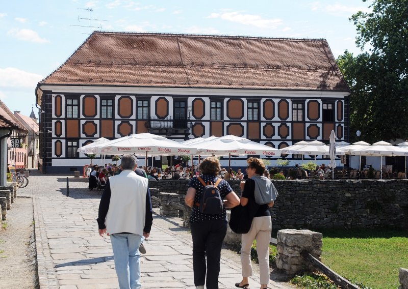 U Varaždinu premijerno izvedena kajkavizirana predstava 'Hamlet v hudom saftu' talijanskog dramatičara Alda Nicolaja