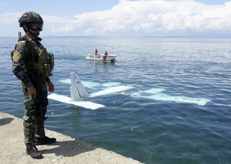 Srušio se filipinski vojni zrakoplov s 80 vojnika, poginulo njih najmanje 17