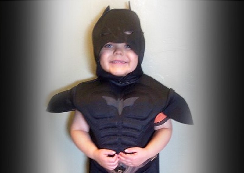 Dječaku s leukemijom ispunjen san, postao je Batman
