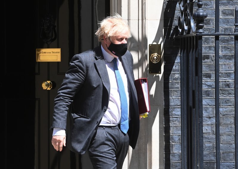 Boris Johnson ipak u izolaciji u skladu s nacionalnim smjernicama