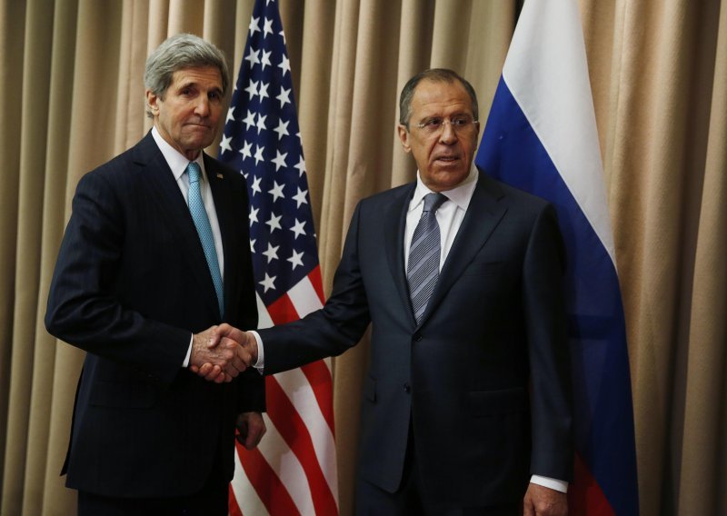 Kerry traži od Lavrova da Moskva provede primirje u Ukrajini