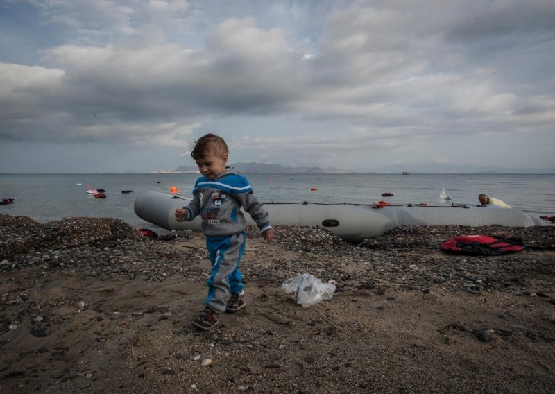 Najmanje 21 migrant stradao nakon potonuća broda kod Tunisa