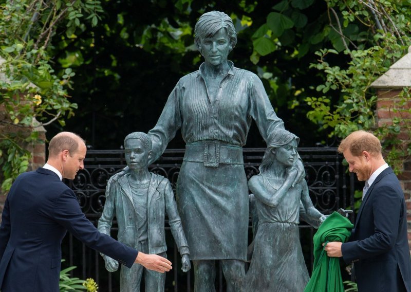 Kip princeze Diane krije i uklesane simbolične stihove, a evo koje je njihovo značenje