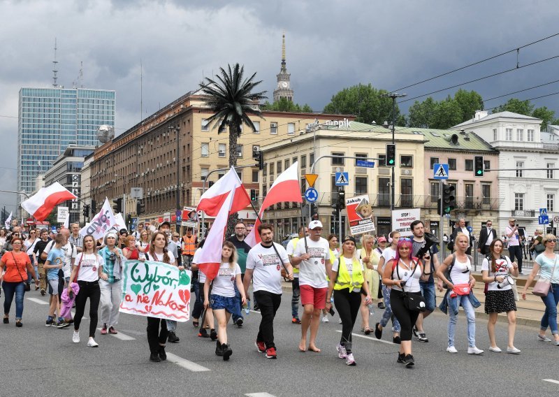 U Poljskoj vrhovni sud srušio vladinu odluku o zabrani okupljanja tijekom pandemije, pao i niz drugih odluka